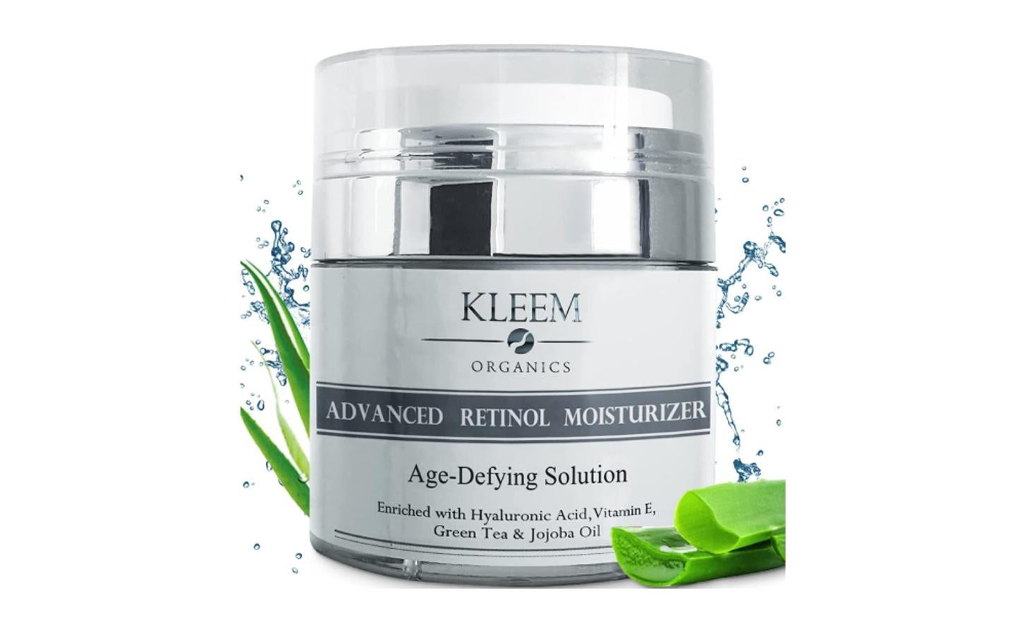 Su fórmula con ingredientes orgánicos y naturales consigue que esta crema hidratante anti-envejecimiento con retinol reduzca las imperfecciones y disimule las manchas al tiempo que hidrata la piel gracias a su contenido en ácido hialurónico, vitamina E, té verde y aceite de jojoba. Está disponible en Amazon por 16,97 euros.