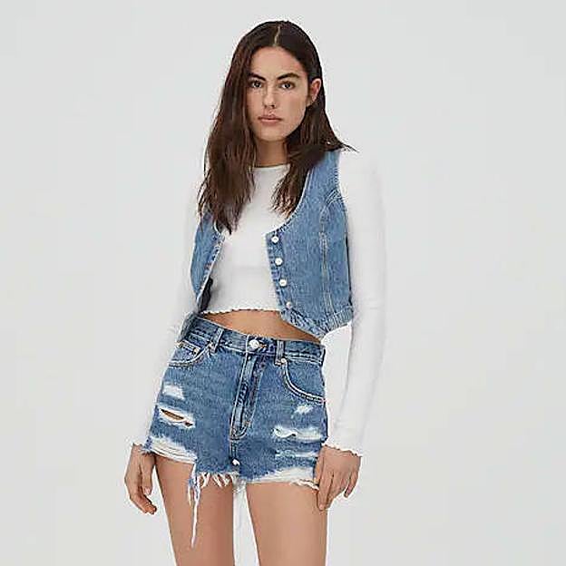 Imagen principal - El cierre de los vaqueros es de cremallera y botón