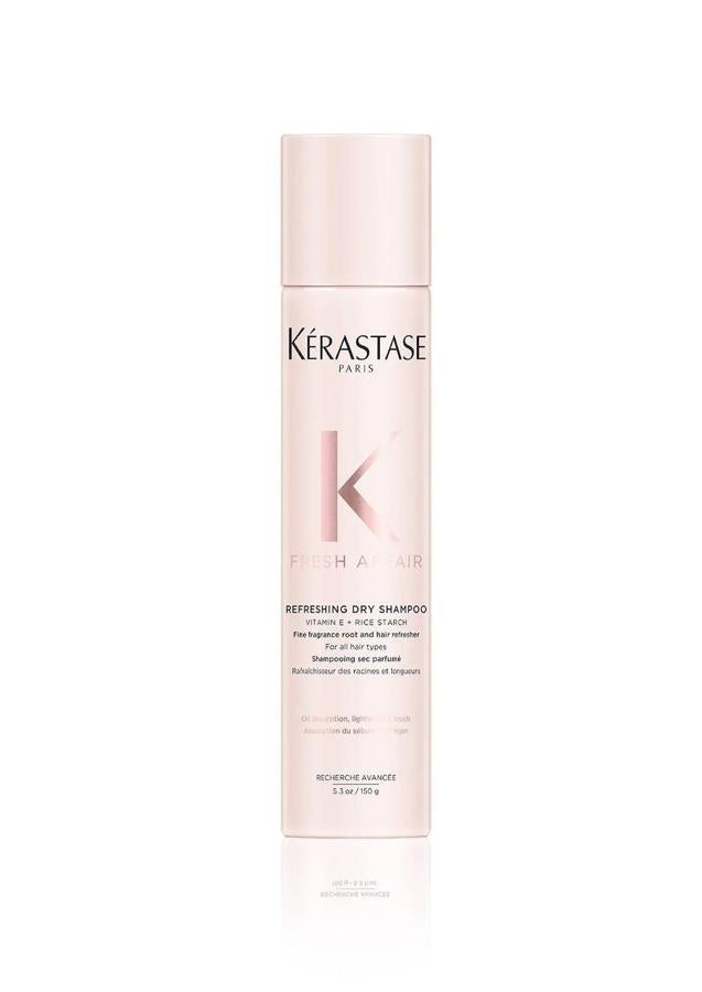 El primer champú en seco de la marca de productos de peluquería, además de limpiar el cabello, cuenta con una fragancia que te enamorará desde el primer momento. Su textura es ligera para aportar volumen al cabello y eliminar la sensación de pesadez. (34 g, 15 euros)