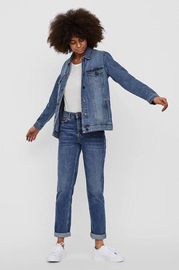 Cuando empiece a hacer fresco, necesitarás una chaqueta. Y no hay nada tan versátil como una cazadora denim. Esta de Noisy May puede ser tuya por 34,99 €.