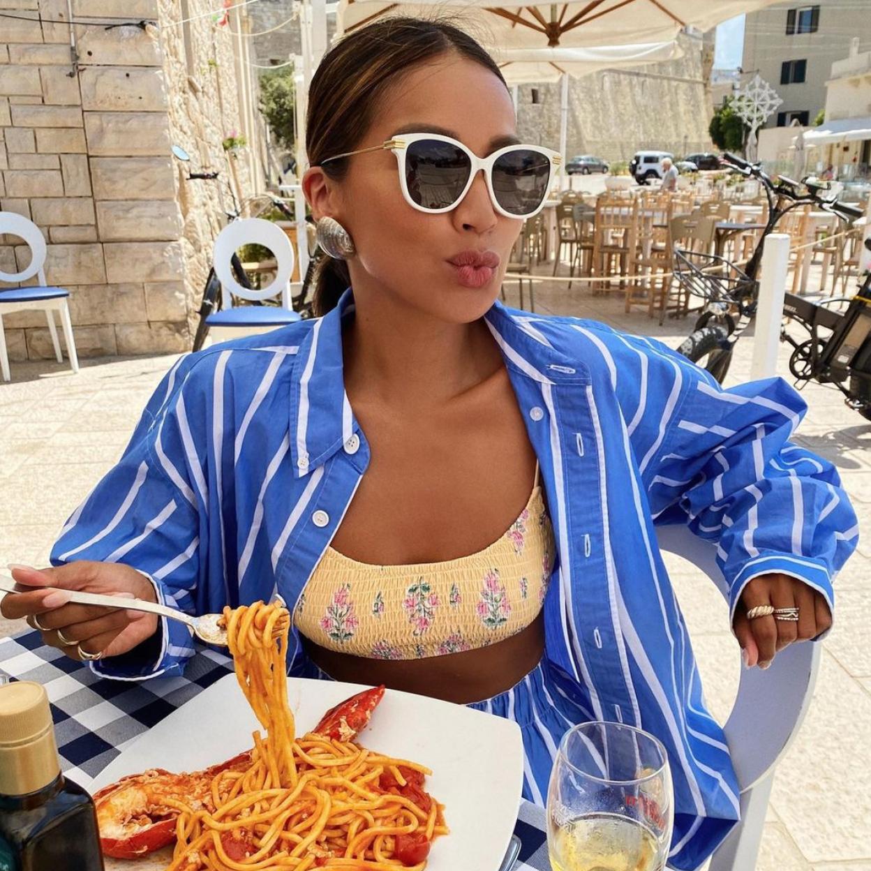 Pincha en la foto para ver 15 pantalones cortos que te harán las piernas más largas y no podrás quitarte este verano. 