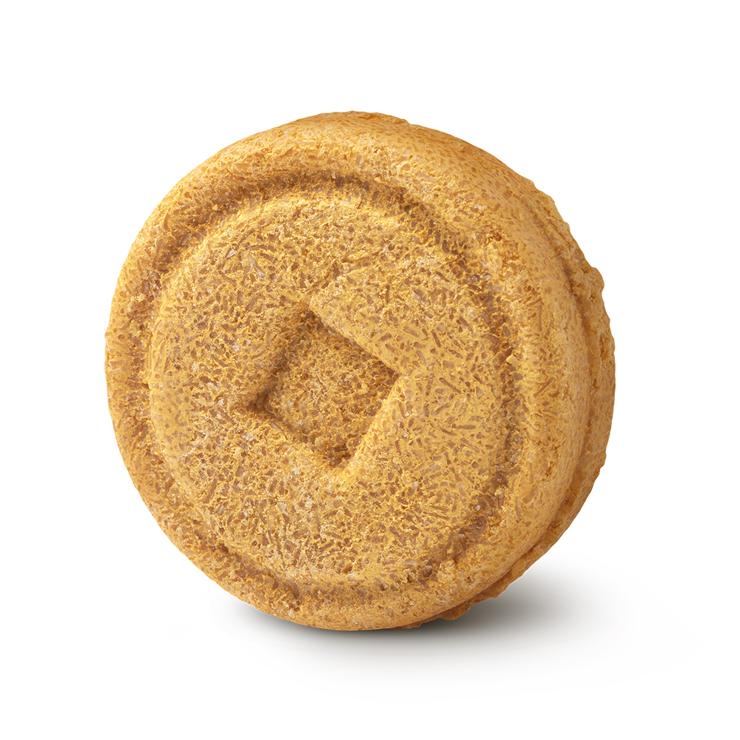 Si tienes una celebración y no sabes qué regalar, un champú sólido es un acierto asegurado. Godiva Lucky Coin es el champú de Lush que siempre está agotado porque repara el cabello con aceite de camelia. ¡Qué frescor! 8.99 euros