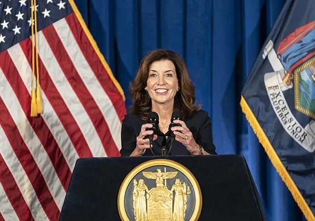 Kathy Hochul, la nueva gobernadora de Nueva York (y primera mujer en el cargo) que quiere librar una cruzada contra el acoso sexual