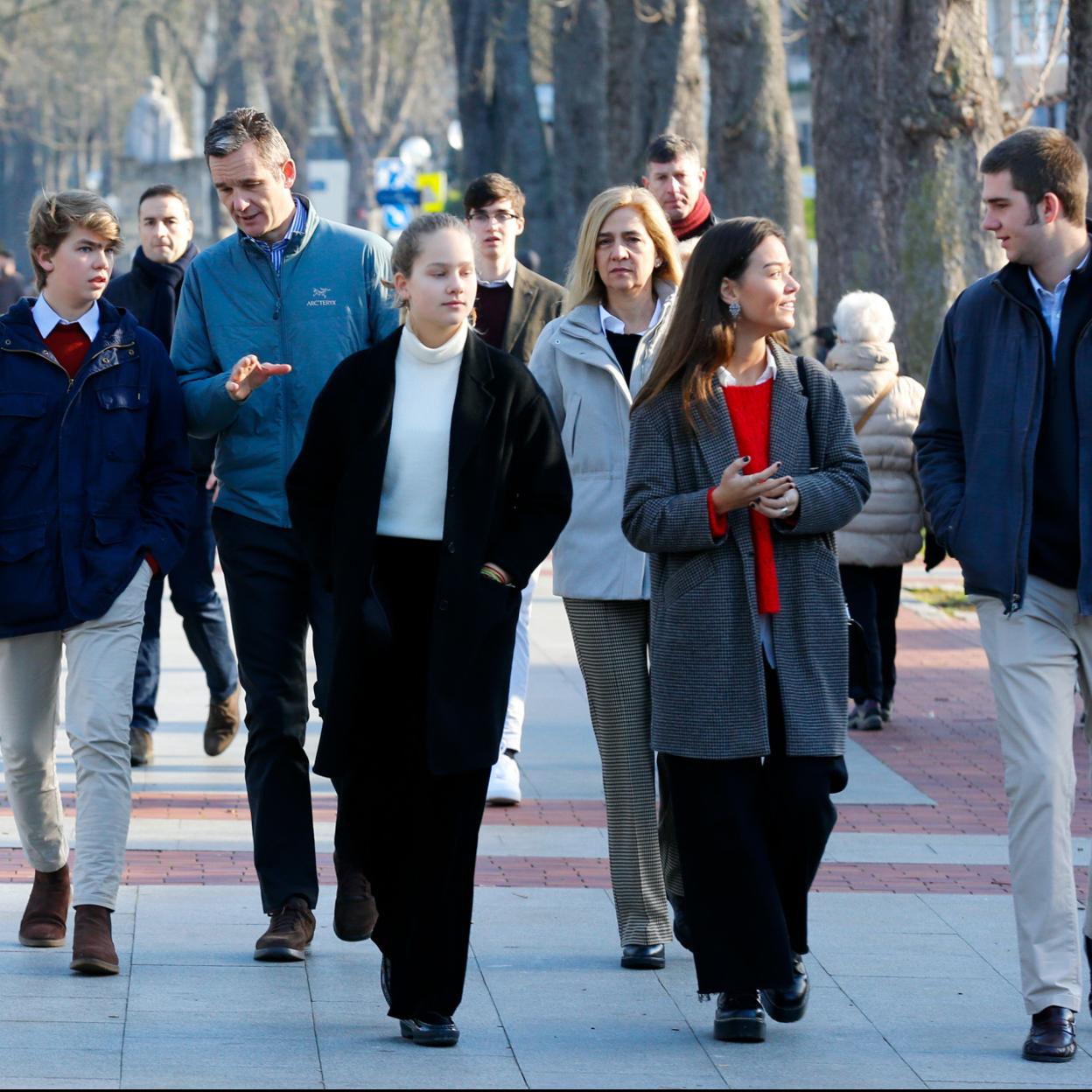 Los Urdangarín-Borbón, los más unidos de la familia real. Pincha en la foto para ver quiénes son los 'teen royals' a los que hay que seguir la pista.