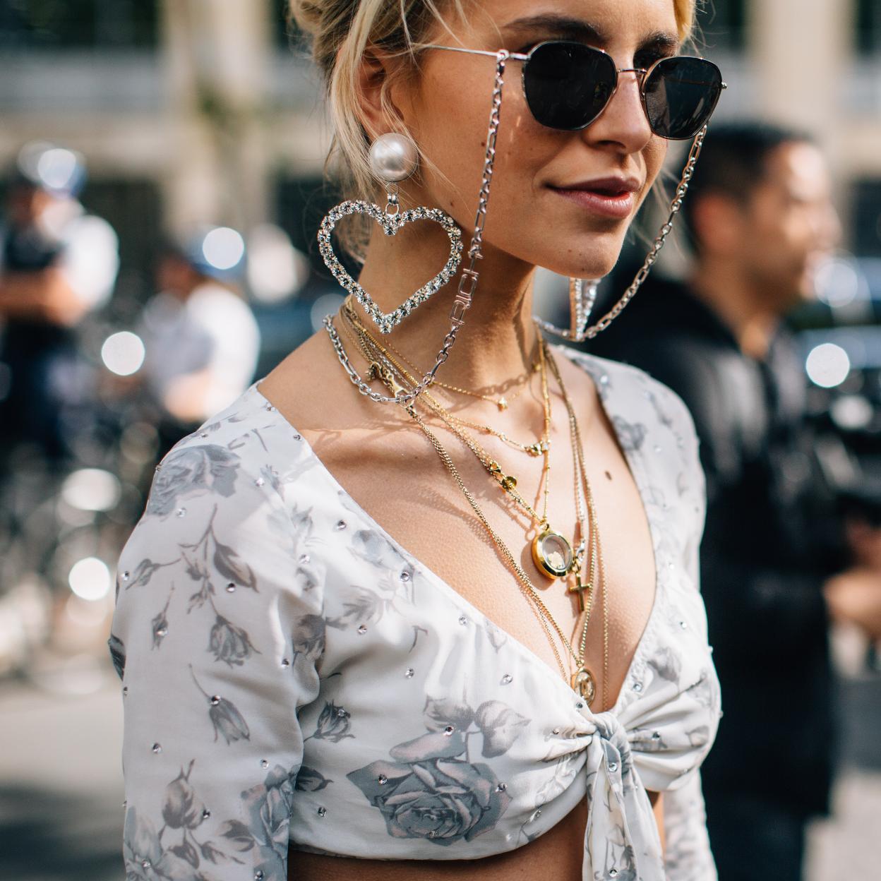 Pincha en la imagen para descubrir los perfumes florales más vendidos del momento.