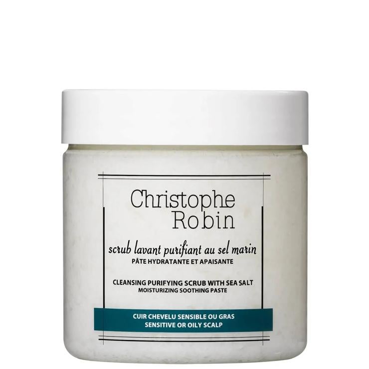 Exfoliar el pelo es necesario y más cuando hay un cambio de temporada y de temperatura. La duquesa usa el exfoliante de Christophe Robin para calmar su cuero cabelludo y eliminar residuos. 29,45 euros