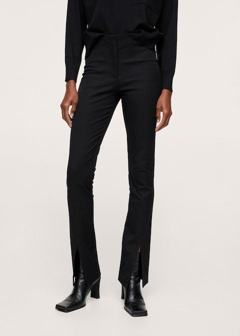 Con abertura en el bajo y cintura elástica, estos leggings de Mango en color negro de diseño recto entallado confeccionados en algodón son de tiro alto y tienen un precio de 29,99 euros. Están disponibles entre las tallas XXS y XXL.