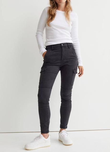 Imagen - El modelo de H&M tiene un cierre de botón y cremallera