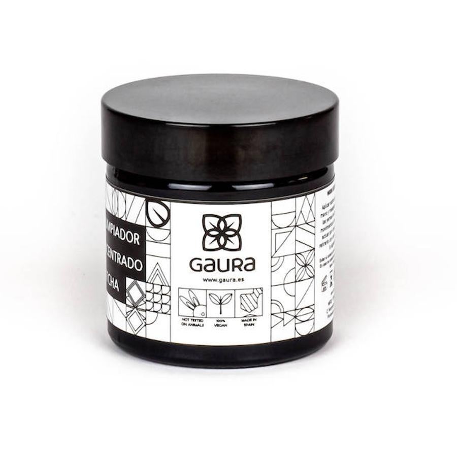 Un producto vegano y cruelty free compuesto por ingredientes de origen natural y principalmente por el té matcha. Sirve para todo tipo de pieles y proporciona una limpieza en profundidad mientras aporta luminosidad a la piel. Los hombres lo pueden utilizar como producto para después del afeitado. (39 euros)