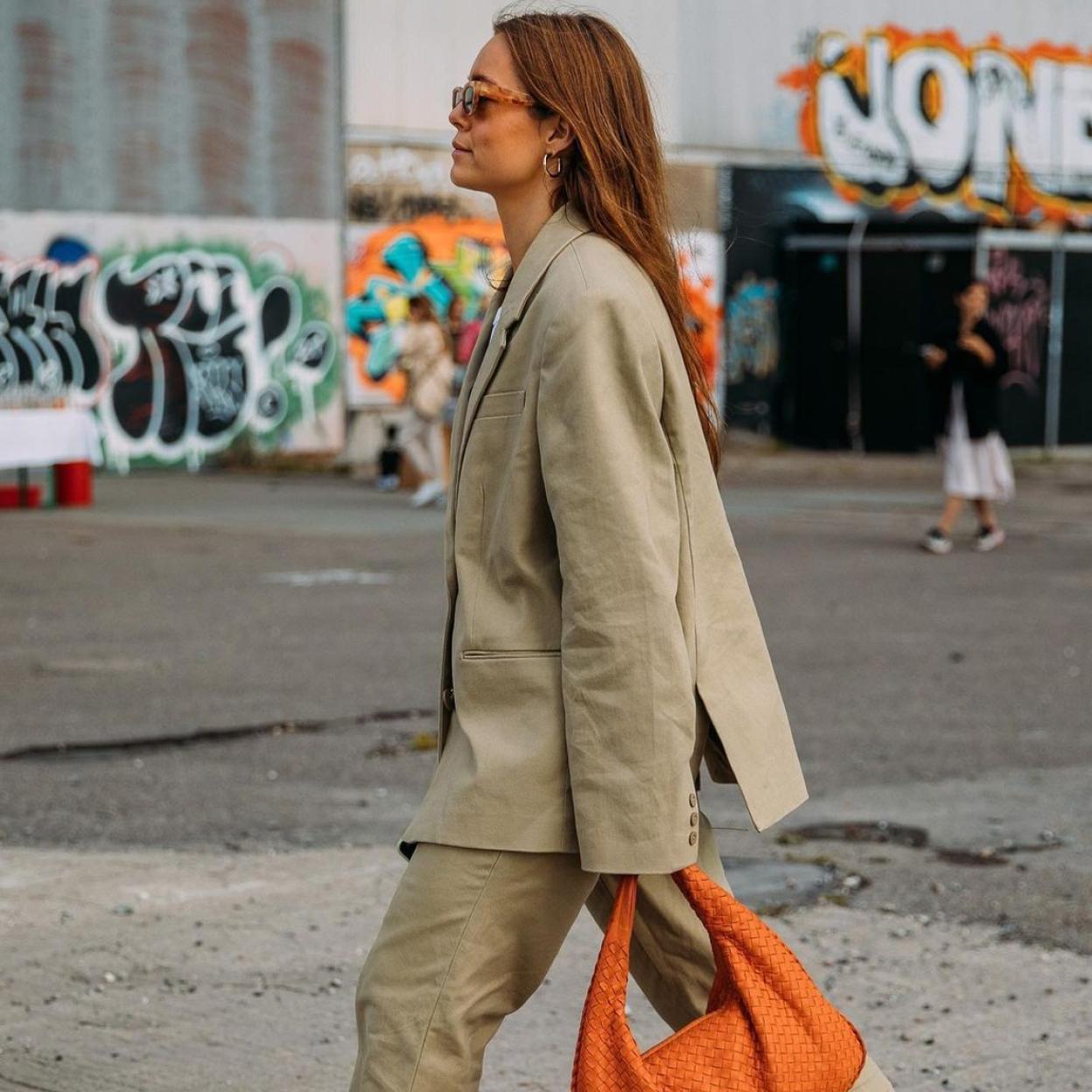 Pincha en la foto para ver los trajes de chaqueta en colores pastel más baratos que elevan tu estilo y te solucionan cualquier look. 