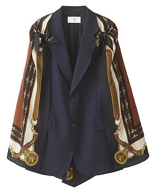 Imagen principal - Americana estilo capa de lana (149 €), salones (199 €)., y pantalones con fular de cinturón (149 €), todo de Toga Archives x H&M