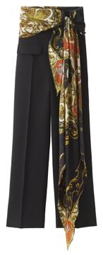 Imagen secundaria 2 - Americana estilo capa de lana (149 €), salones (199 €)., y pantalones con fular de cinturón (149 €), todo de Toga Archives x H&M