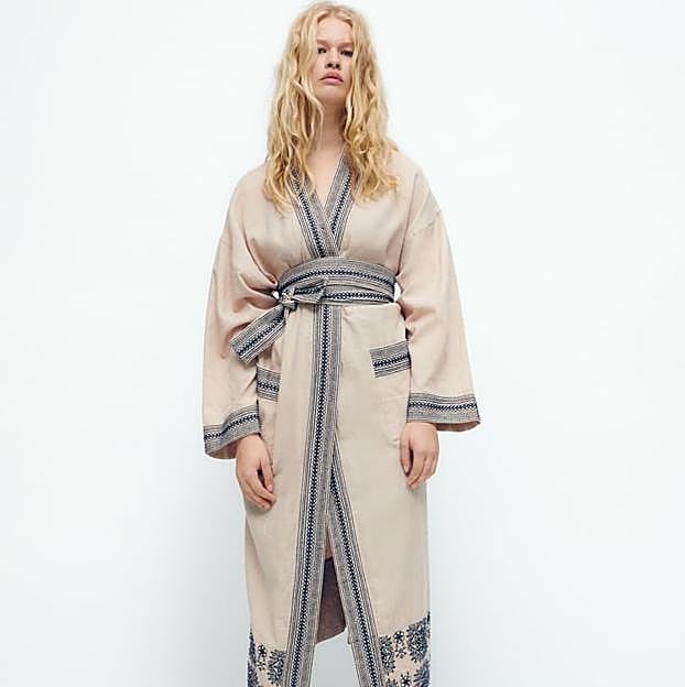 Imagen principal - Tres kimonos muy favorecedores y elegantes que vas a poder ponerte todo el otoño