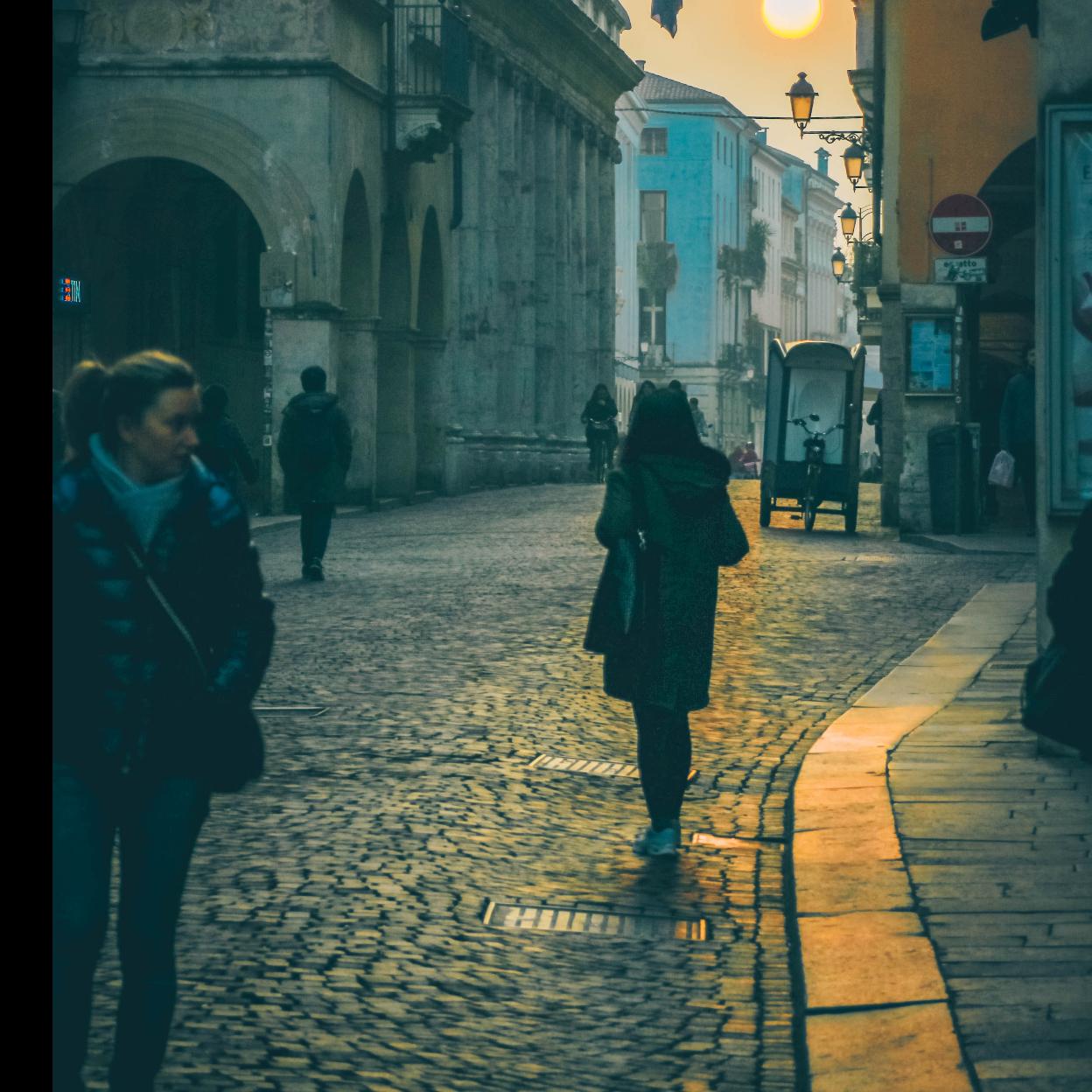 Despeja la cabeza y manetiene a raya el peso: cinco beneficios de salir a caminar a primera hora de la mañana