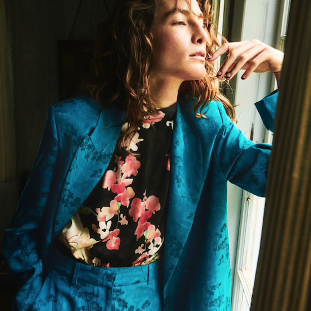 Pincha en la foto para ver 5 trajes que acaban de llegar a Zara y son perfectos para que estés impecable en tu vuelta a la oficina. 