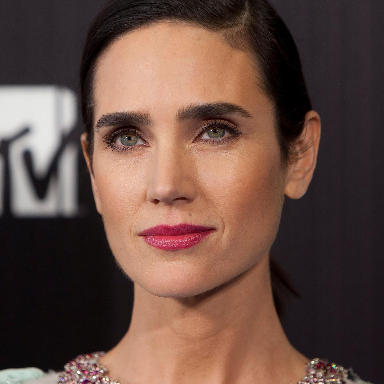 Pincha en la imagen para descubrir 10 coloretes en crema y de color natural que quitan años, hidratan y ponen buena cara al instante.