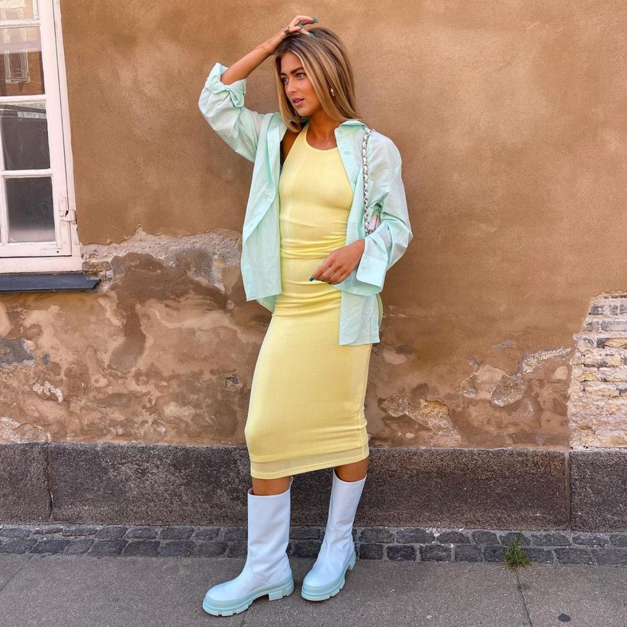 Pincha en la imagen para ver el punto que vuelve y Zara y Mango: tienen los looks de entretiempo con jerséis y chaquetas de nueva colección para arrasar.