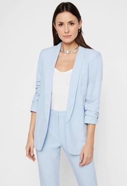 Imagen secundaria 2 - Esta chaqueta dará un toque elegante a tus looks de diario