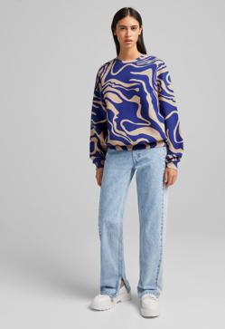 Imagen secundaria 2 - El jersey con estampado psicodélico que sienta fenomenal a partir de los 50 y que combina con todas tus faldas