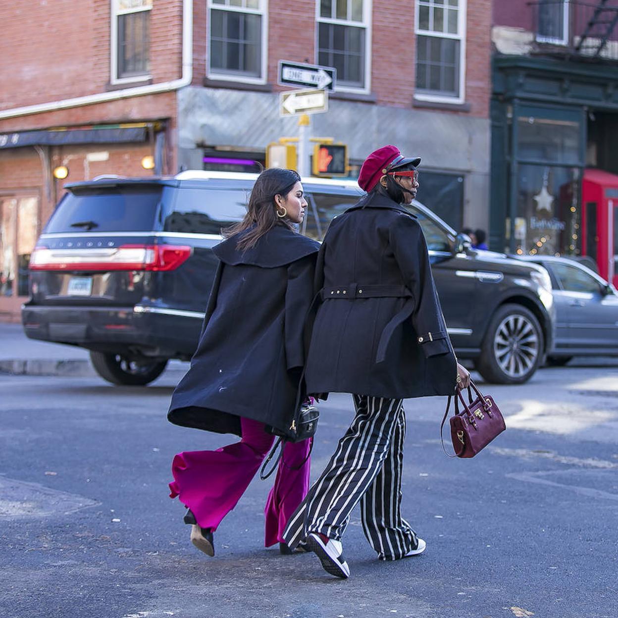 Pincha en la foto para ver las 12 camisas y blusas blancas con las que crear tus mejores looks con pantalones