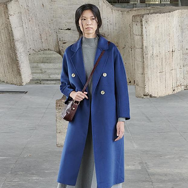 Imagen principal - Los mejores looks de los desfiles de la Fashion Week de Madrid: tendencias, colores y tejidos que se llevarán la próxima temporada