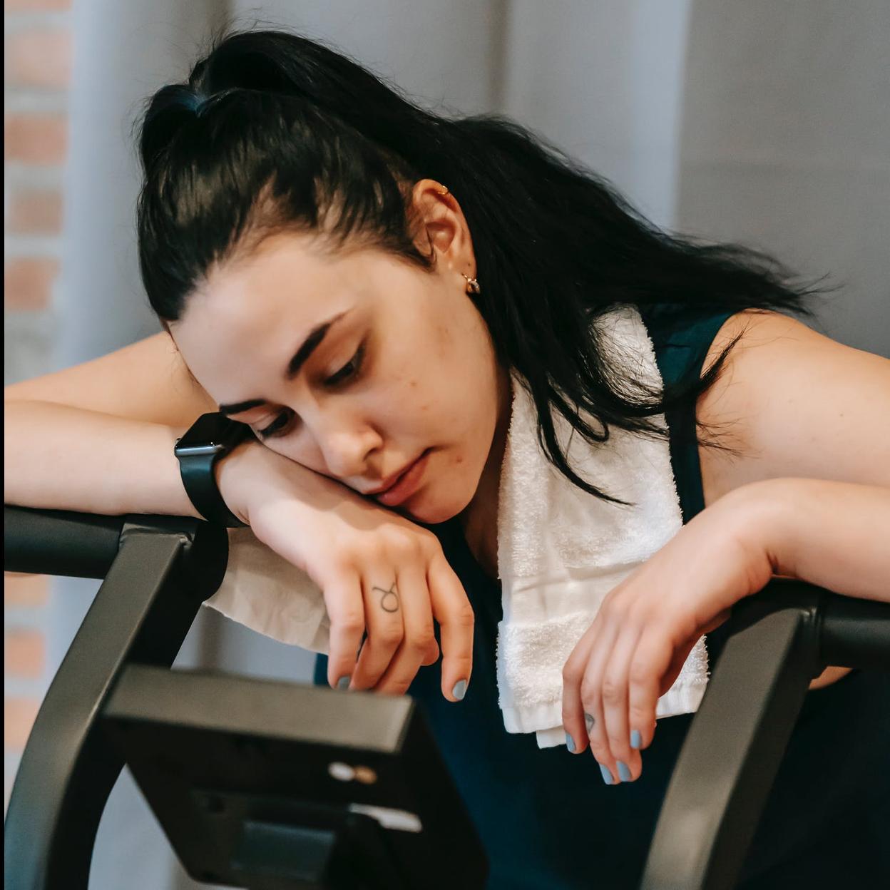 Perder peso con la bicicleta estática: todos los trucos para quitarte fácilmente todos esos kilos que te sobran