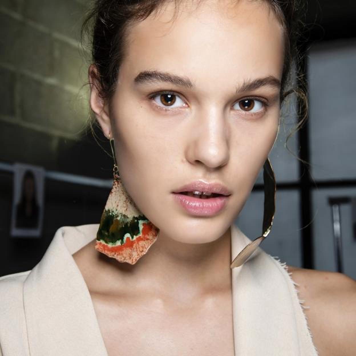 Descubre los mejores productos y herramientas con los que eliminar los puntos negros y lucir una piel lisa, luminosa y sin imperfecciones.