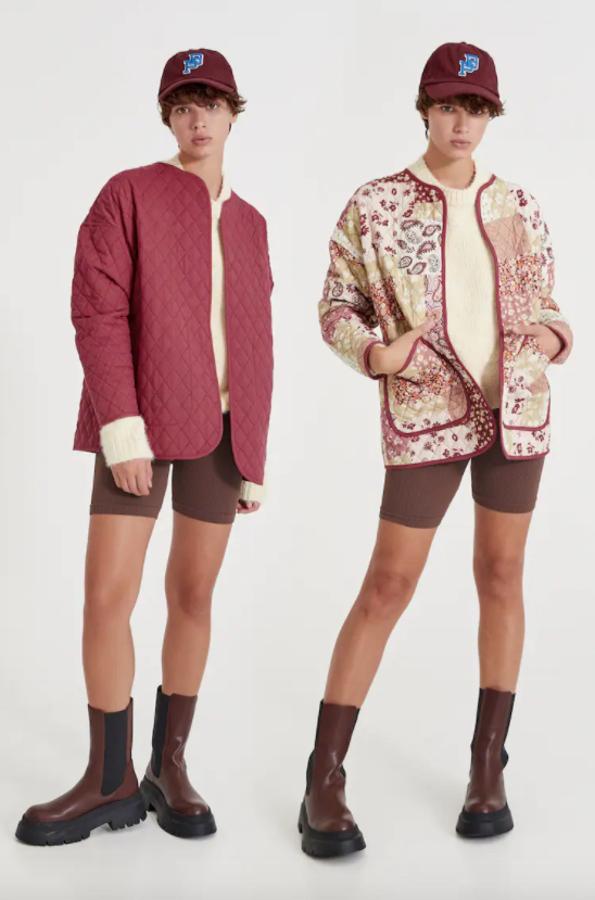 Diseño acolchado reversible, y uno de ellos en patchwork con estampado de flores, pata esta cazadora de Pull&Bear con bolsillos delanteros de plastrón y cierre frontal de botones. Disponible en las tallas S-M y M-L, cuesta 35,99 euros. 