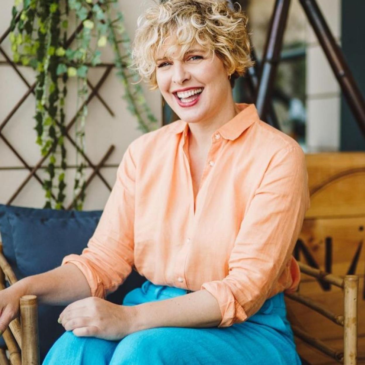 Pincha en la imagen para conocer los productos de maquillaje para estar lista para una cita en 5 minutos. 