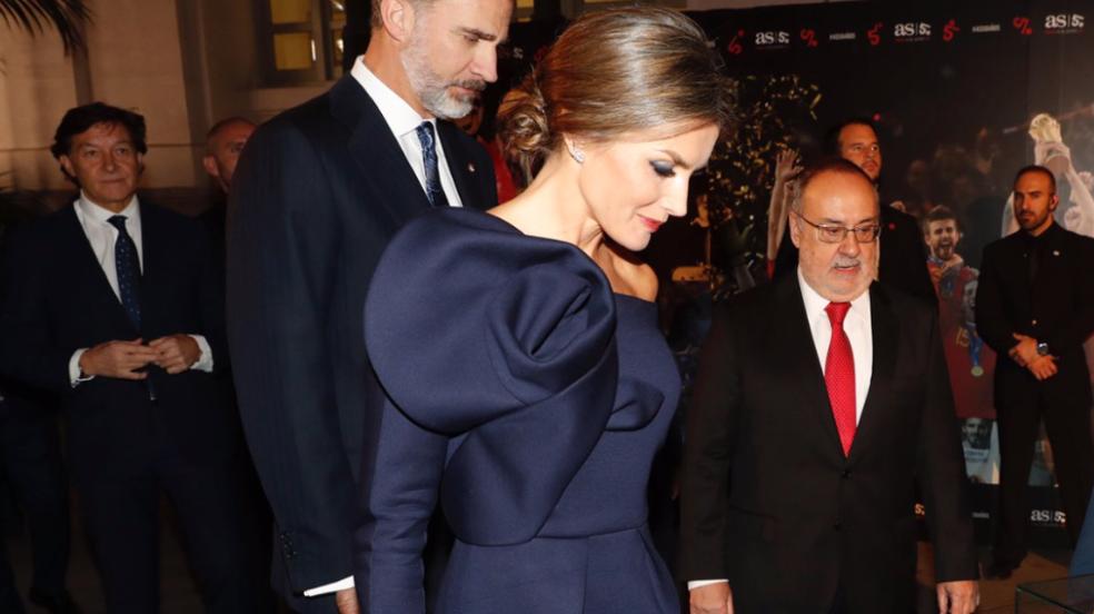Vestidos made in Spain impresionantes que podría estrenar la Reina Letizia este otoño