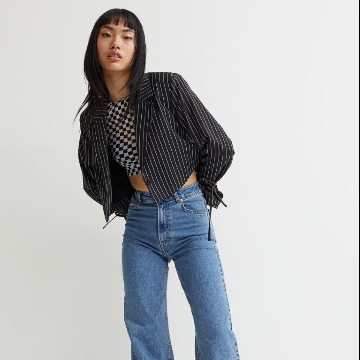 Pincha en la foto para ver los básicos que no pueden faltar en tu armario de otoño para vestir con mucho estilo si tienes más de 50 años.