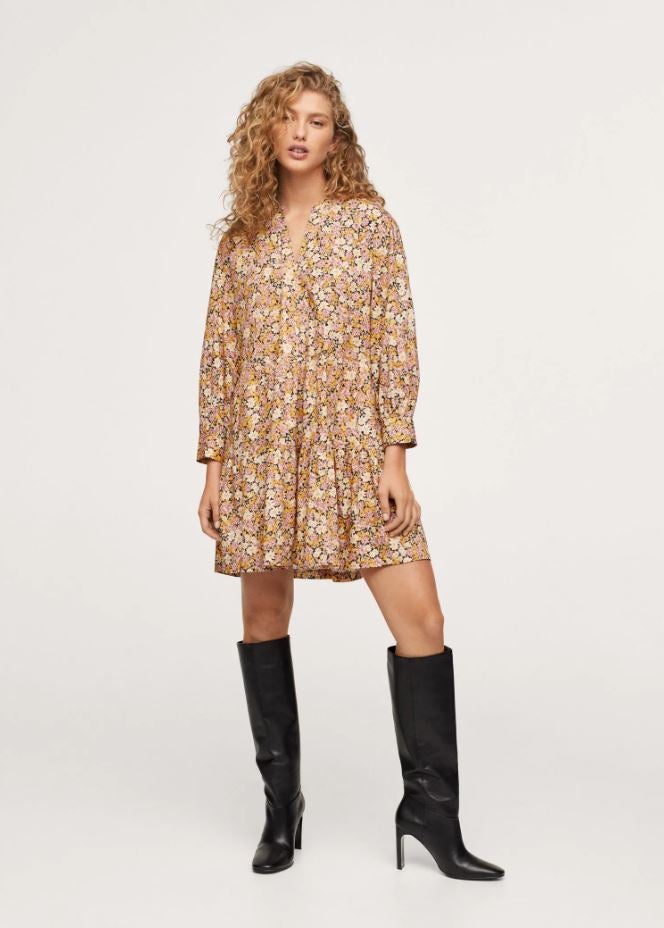 Este mini vestido fluido con estampado floral es un auténtico chollo: está rebajado a 12.99 euros en las mid season de Mango.