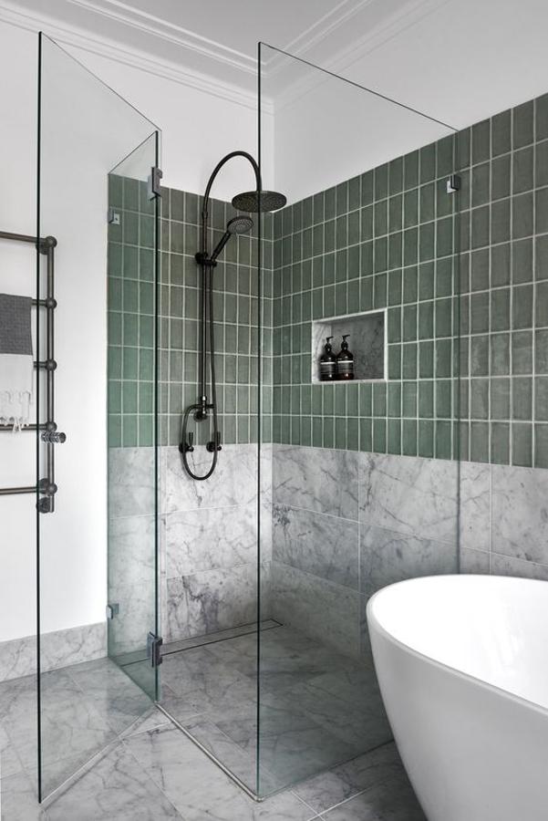 ¿Mármol y tonos verdes? ¡Se puede! Y así lo hemos comprobado con este baño de Pinterest.