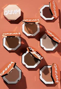 Imagen secundaria 2 - La sombra de ojos en crema de 3INA, un color suave y de larga duración con un increíble acabado brillante (14,95 euros), On-The-Glow Blush, el colorete en crema y stick de Pixi, formulado con con ginseng y aloe vera (23,99 euros) y Cheeks Out Freestyle Cream Bronzer, un bronceador en crema de Fenty Beauty (32,99 euros).