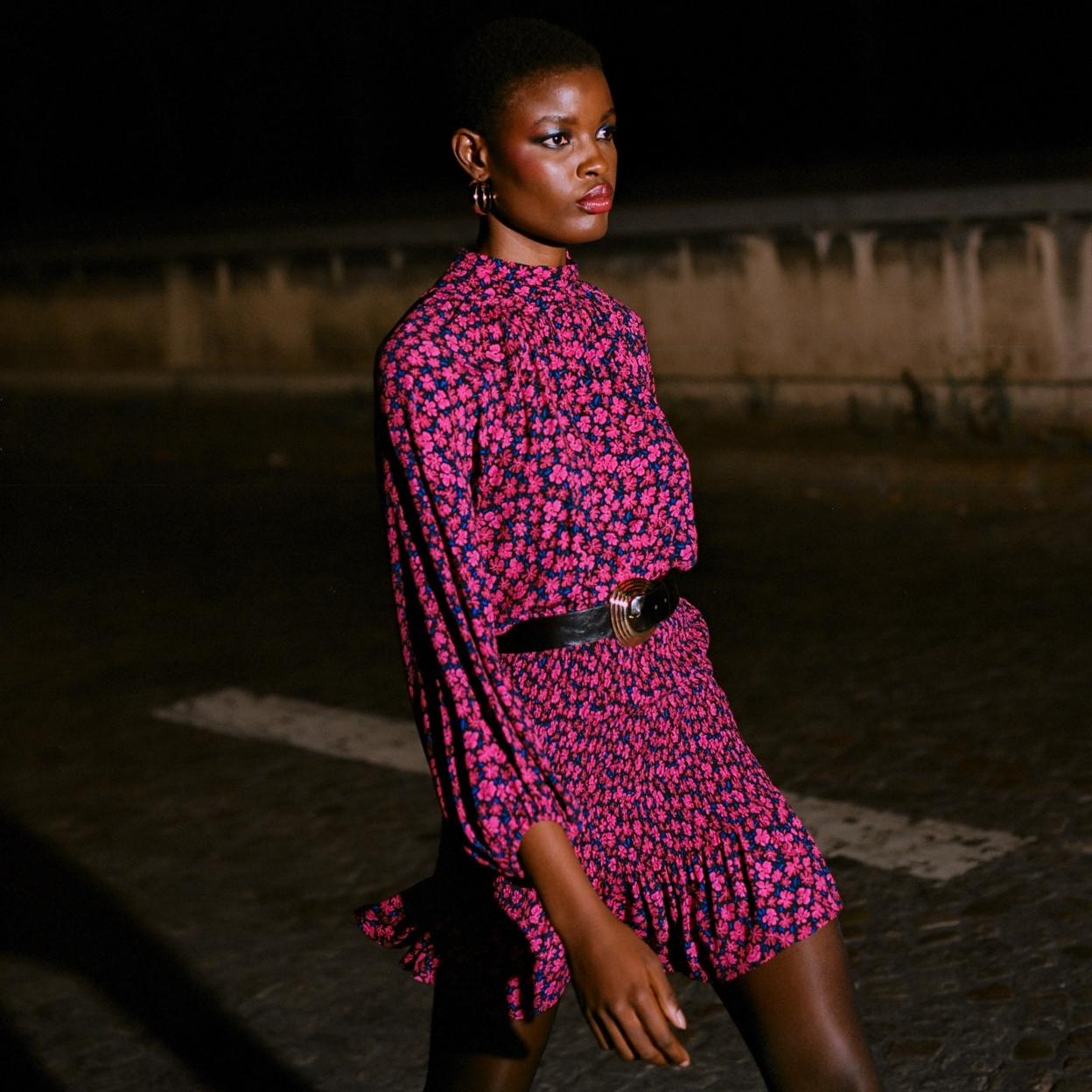 Pincha en la imagen para ver la nueva colección de Sfera que confirma que el efecto piel también vuelve la próxima temporada.