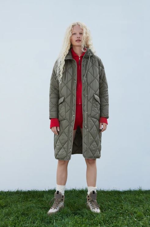 Esta chaqueta acolchada, perfecta para los días de lluvia, cuesta 59.95 euros en Zara.