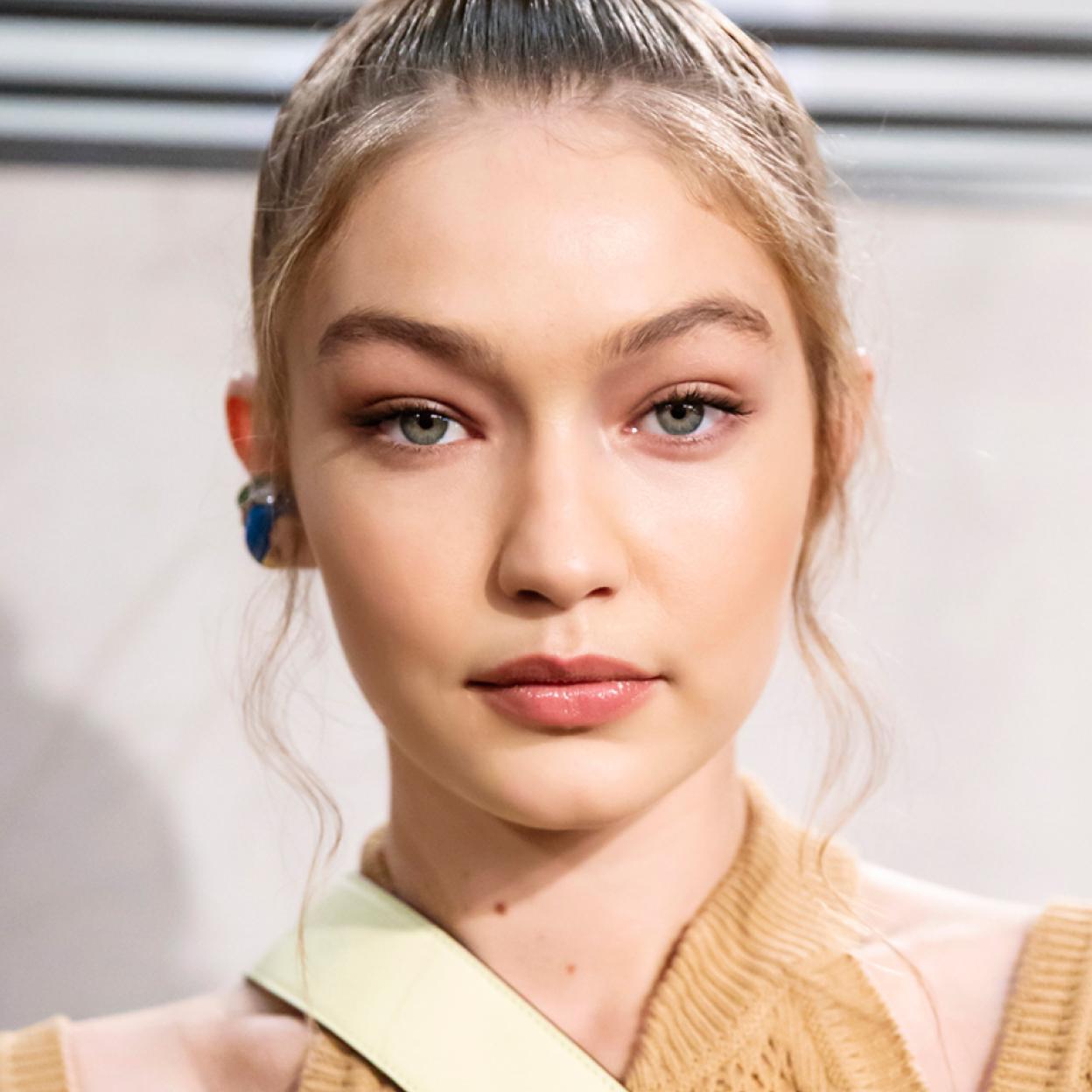 Pincha en la imagen para descubrir los mejores sérums con color, maquillaje y tratamiento en un solo paso que pone buena cara al instante.