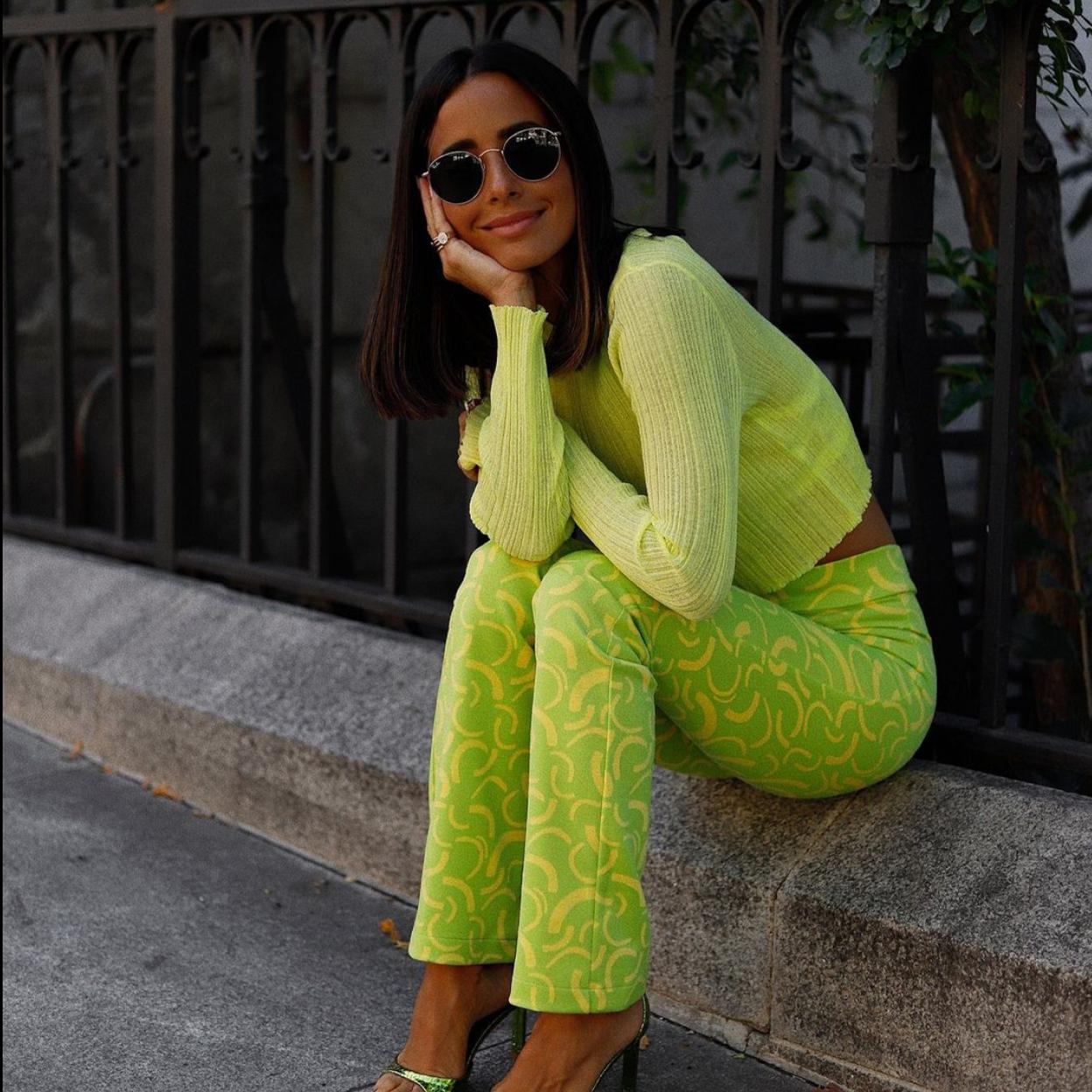 Pincha en la foto para ver 6 blazers de las rebajas de Sfera muy baratas con las que triunfarás dentro y fuera de la oficina.