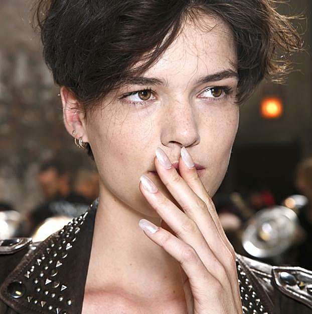 La manicurista de las famosas nos desvela cuáles son los tendencias en uñas que van a arrasar este otoño