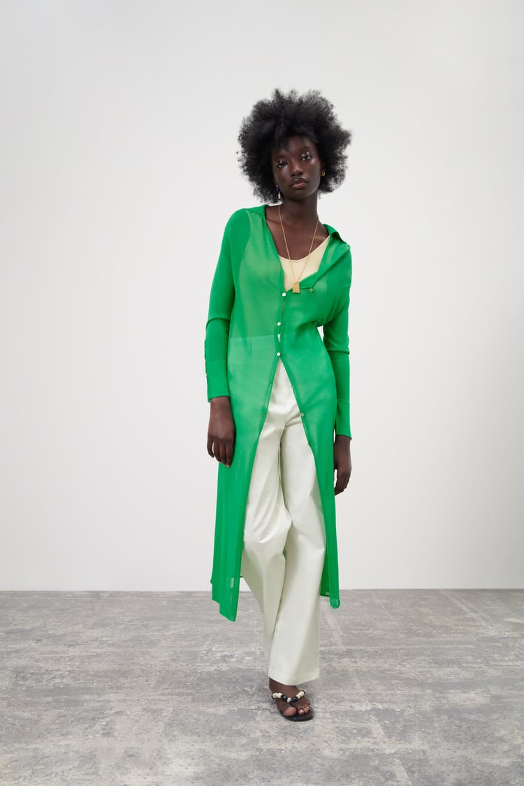 Chaqueta XL semitransparente sin solapas, de Zara (29,95 €)