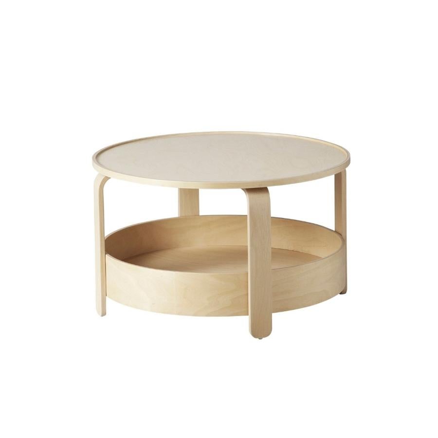 Mesa de centro con chapa de abedul (79 euros).