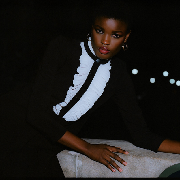 Pincha en la imagen para ver 20 vestidos negros, prácticos y ponibles, que sientan de maravilla a cualquier edad. 