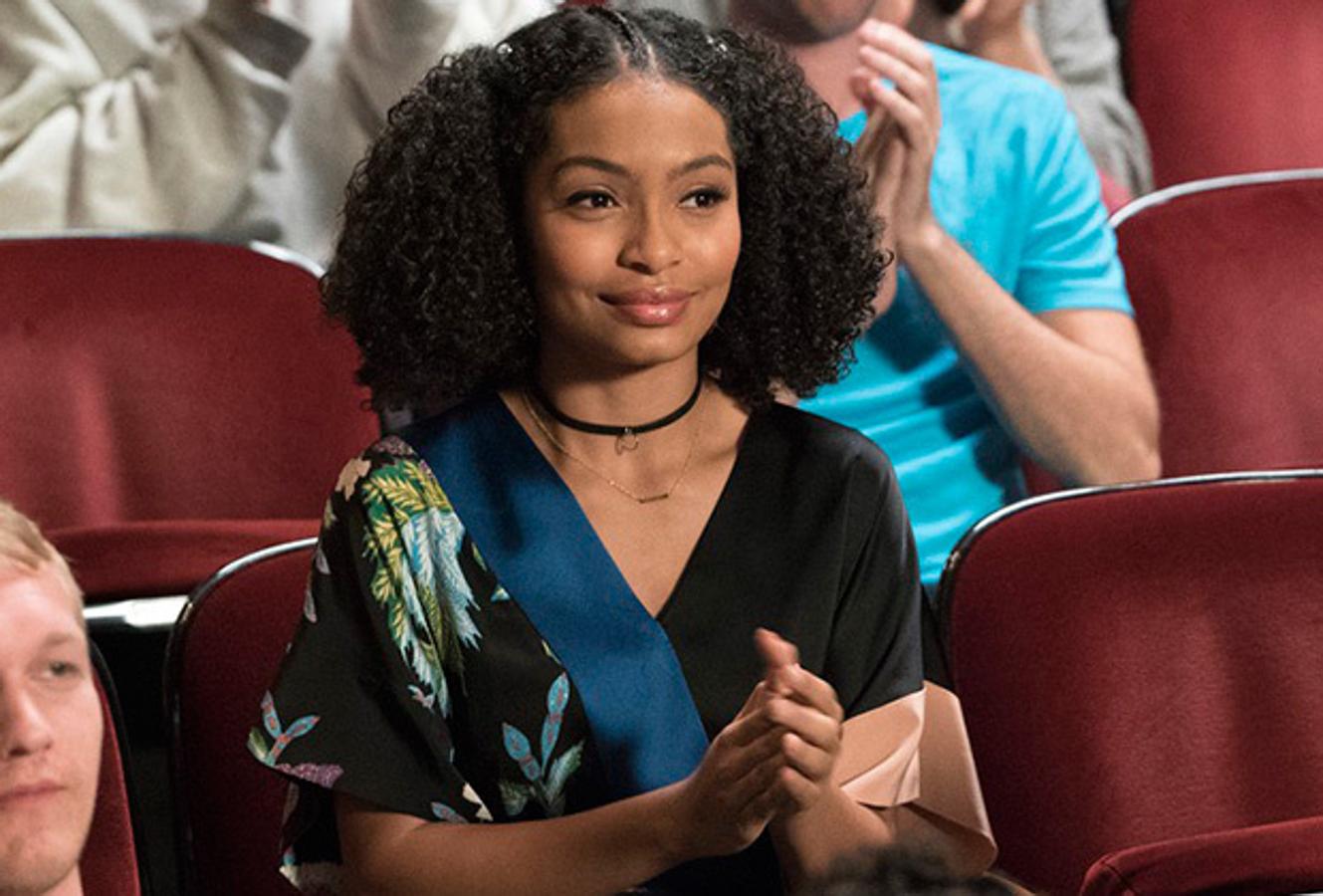 Zoey Johnson va a la universidad y comienza un nuevo y divertido viaje hacia la edad adulta. De Kenya Barris, productor ejecutivo de 'Black-ish', llega una serie con un enfoque contemporáneo sobre los problemas que afectan a los alumnos y a los profesionales de la educación superior.