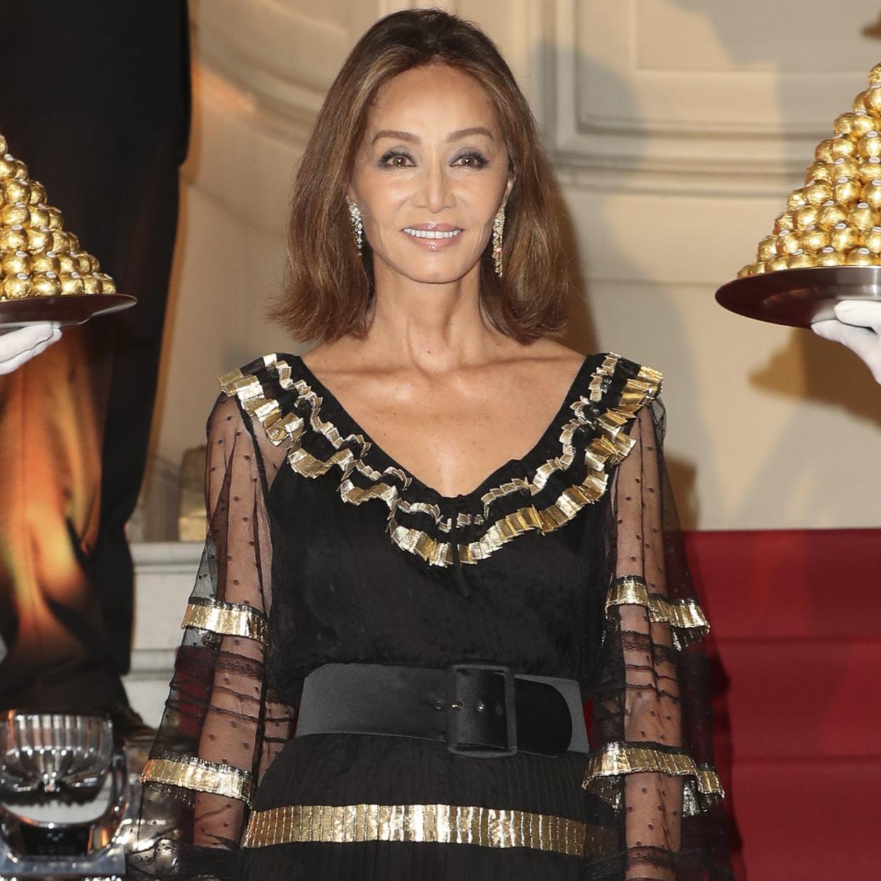 Pincha en la imagen para ver las 12 camisas y blusas blancas con las que crear tus mejores looks.