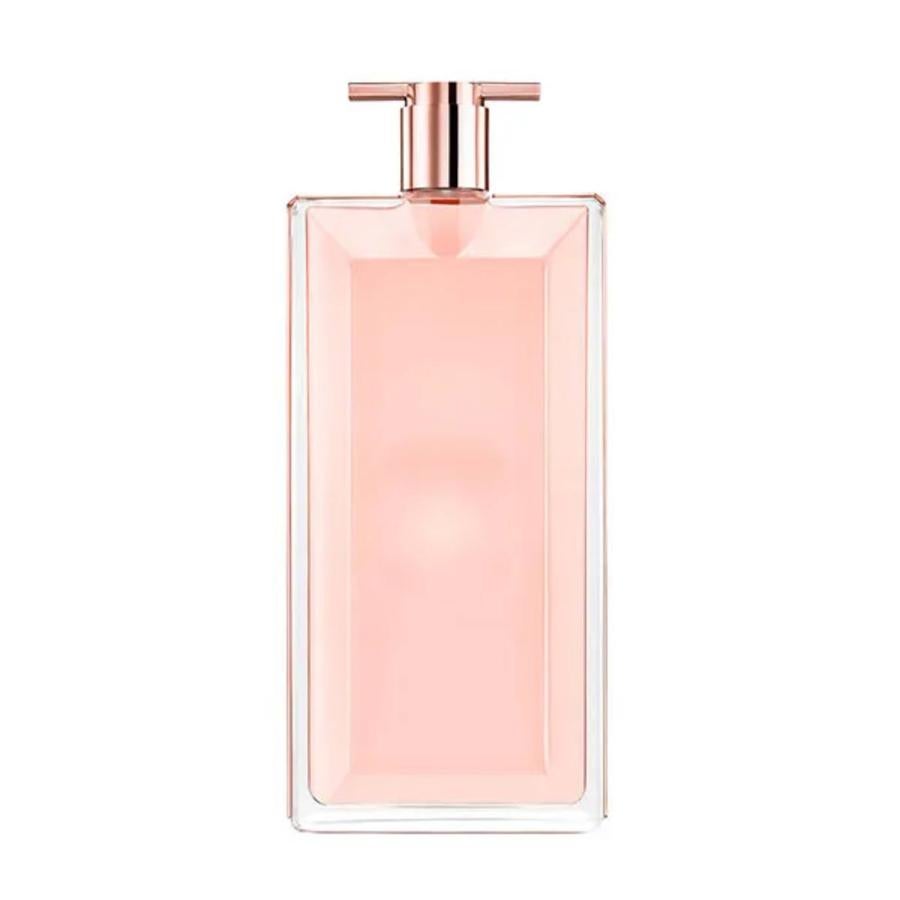 Idôle Le Parfum, de Lancôme, es el resultado de unir la rosa, la flor del jazmín y el chipre blanco. Pese a que su precio era de 55 €, ahora lo puedes comprar por 33,95 €.