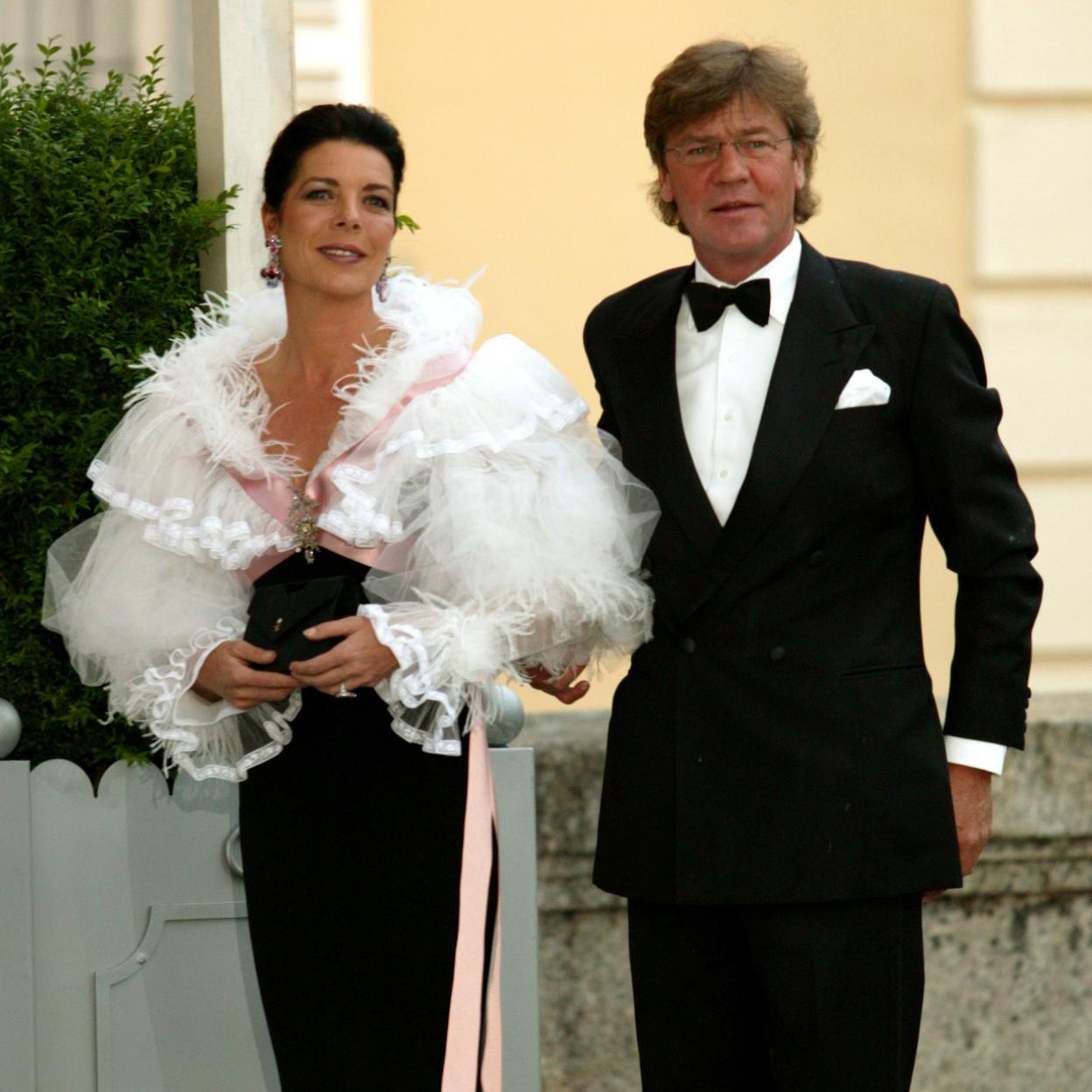 Si quieres ver las mejores fotos de Carolina de Mónaco y un repaso de su vida, pincha en la imagen.