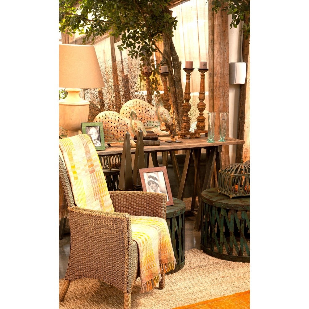 Esta butaca de ratán y estilo rustic chic de Bécara 1954 (rebajada a 454 euros).