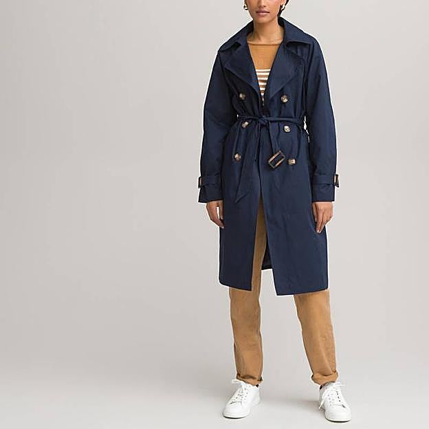 Imagen principal - 1. Trench con cinturón en color azul marino de La Redoute (50 euros. 2. Trench en color caqui de Stradivarius (39,99 euros). 3. Trench básico de color negro con cinturón de Mango (59 euros)