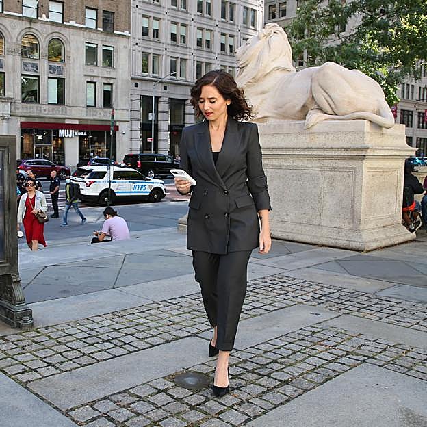 Isabel Díaz Ayuso con power suit de Zara