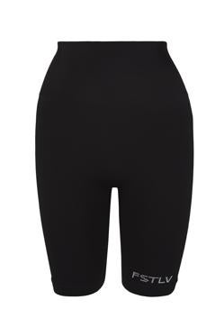 Imagen secundaria 2 - 5 ideas para combinar unos leggings en looks ideales para el día a día y que confirman que son la prenda cómoda tendencia del momento